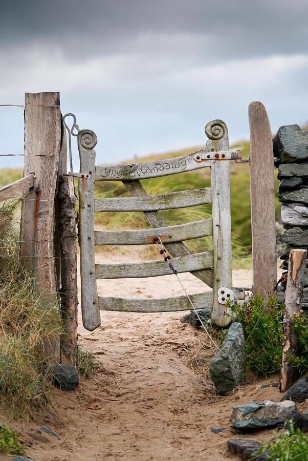 Seren Cottage By The Sea Llangadwaladr  Bagian luar foto